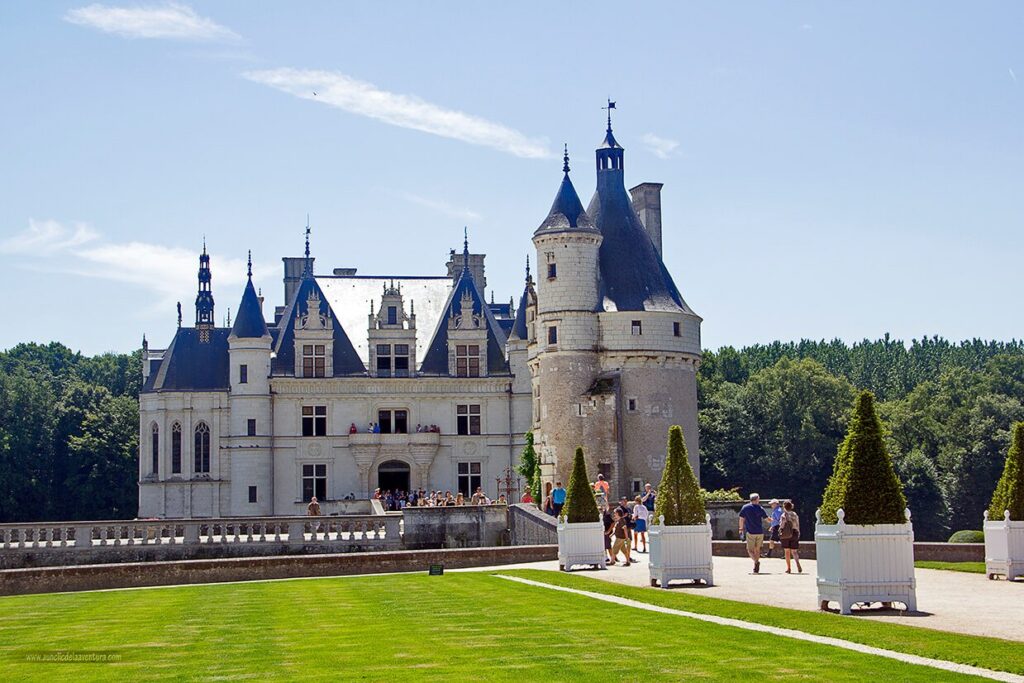 Explore the Enchanting Loire Valley Castles: A Comprehensive 4-Day Road 